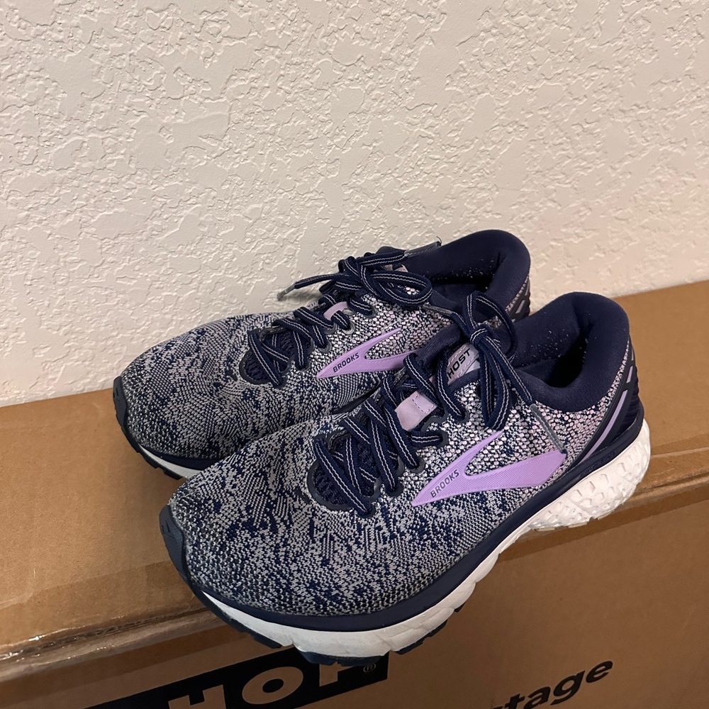 Brooks Ghost 11 Purple Women Size 6